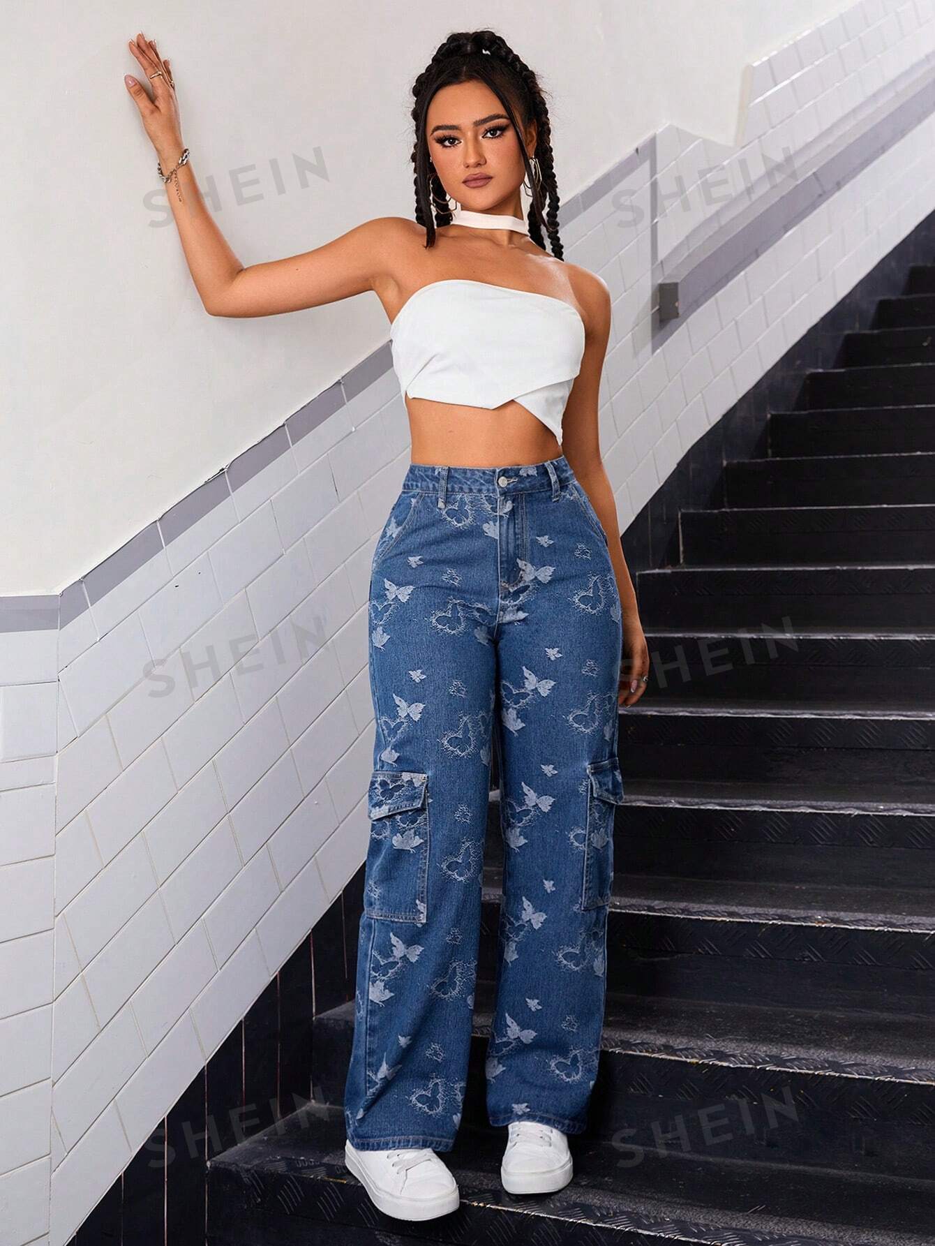 جينز جاكار بتصميم الفراشة وجيوب