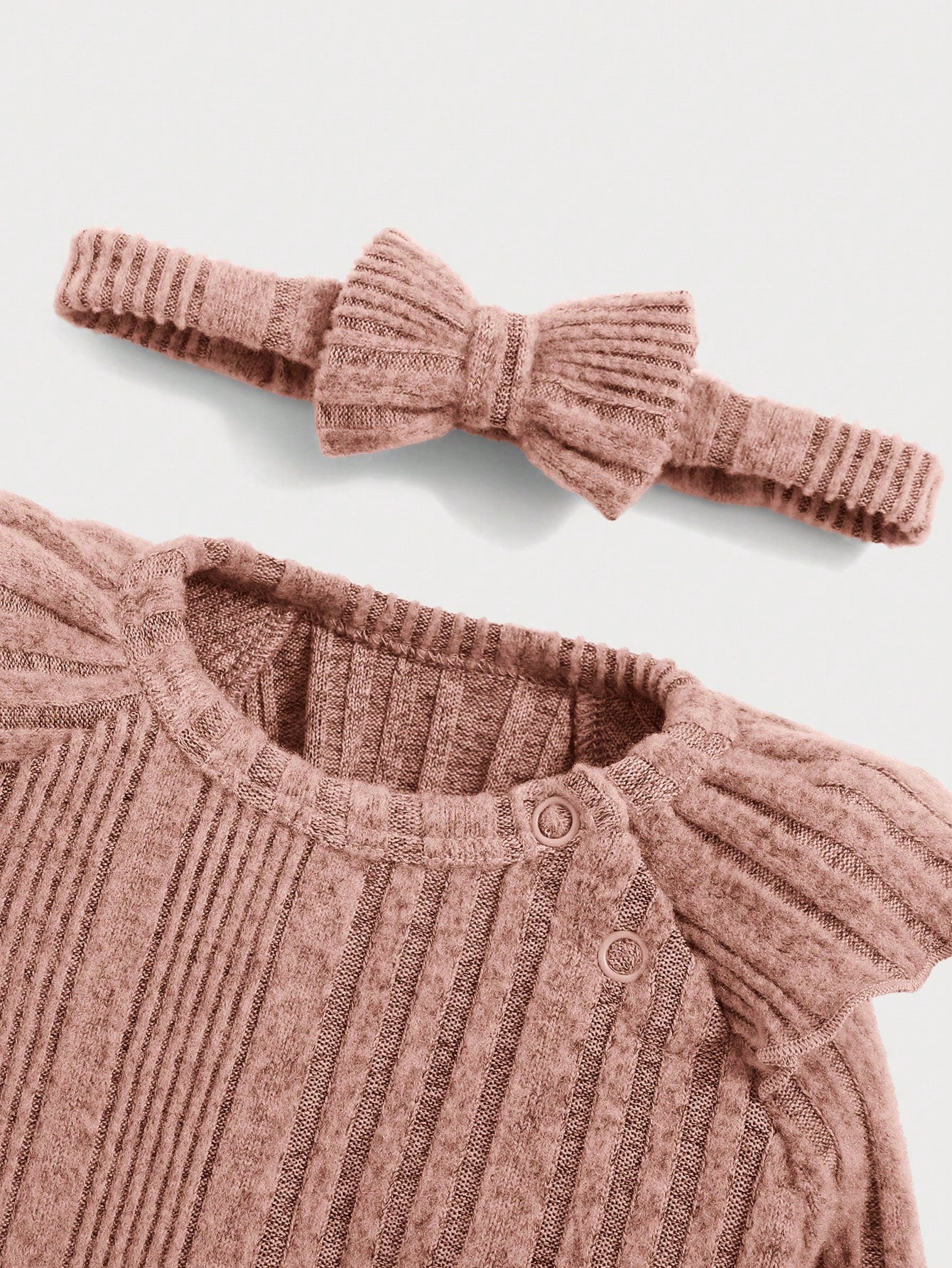 تي شيرت وبنطلون مقلم بكشكش مع عقال الرأس للبنات الاطفال