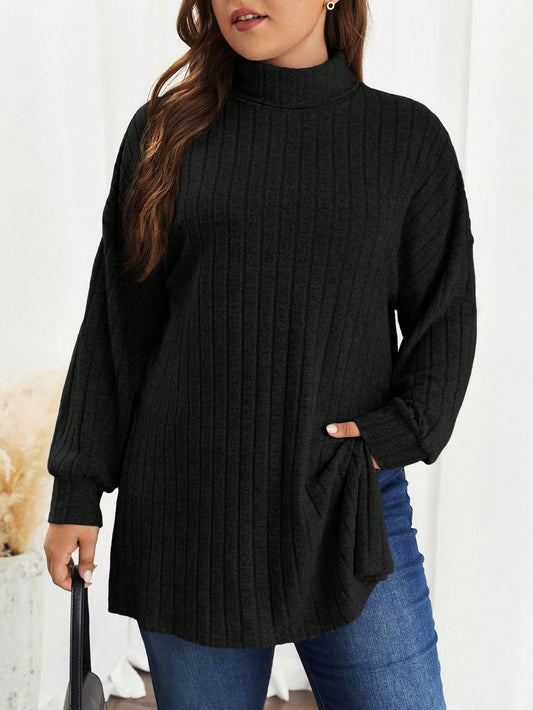 تي شيرت بياقة ترتلنك من قماش الحبوب ذات الأكتاف المنخفضة والهمش المنقسم