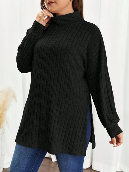 تي شيرت بياقة ترتلنك من قماش الحبوب ذات الأكتاف المنخفضة والهمش المنقسم