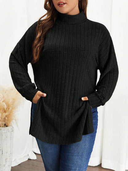 تي شيرت بياقة ترتلنك من قماش الحبوب ذات الأكتاف المنخفضة والهمش المنقسم