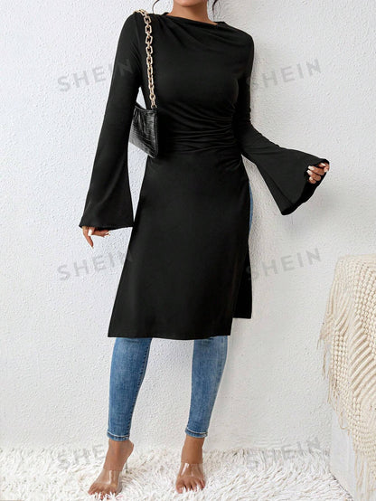 تي شيرت رباط جانبي اكمام منتفضة فتحة للفخذ