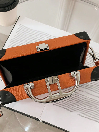 حقيبة يد عصرية صغيرة على شكل راديو