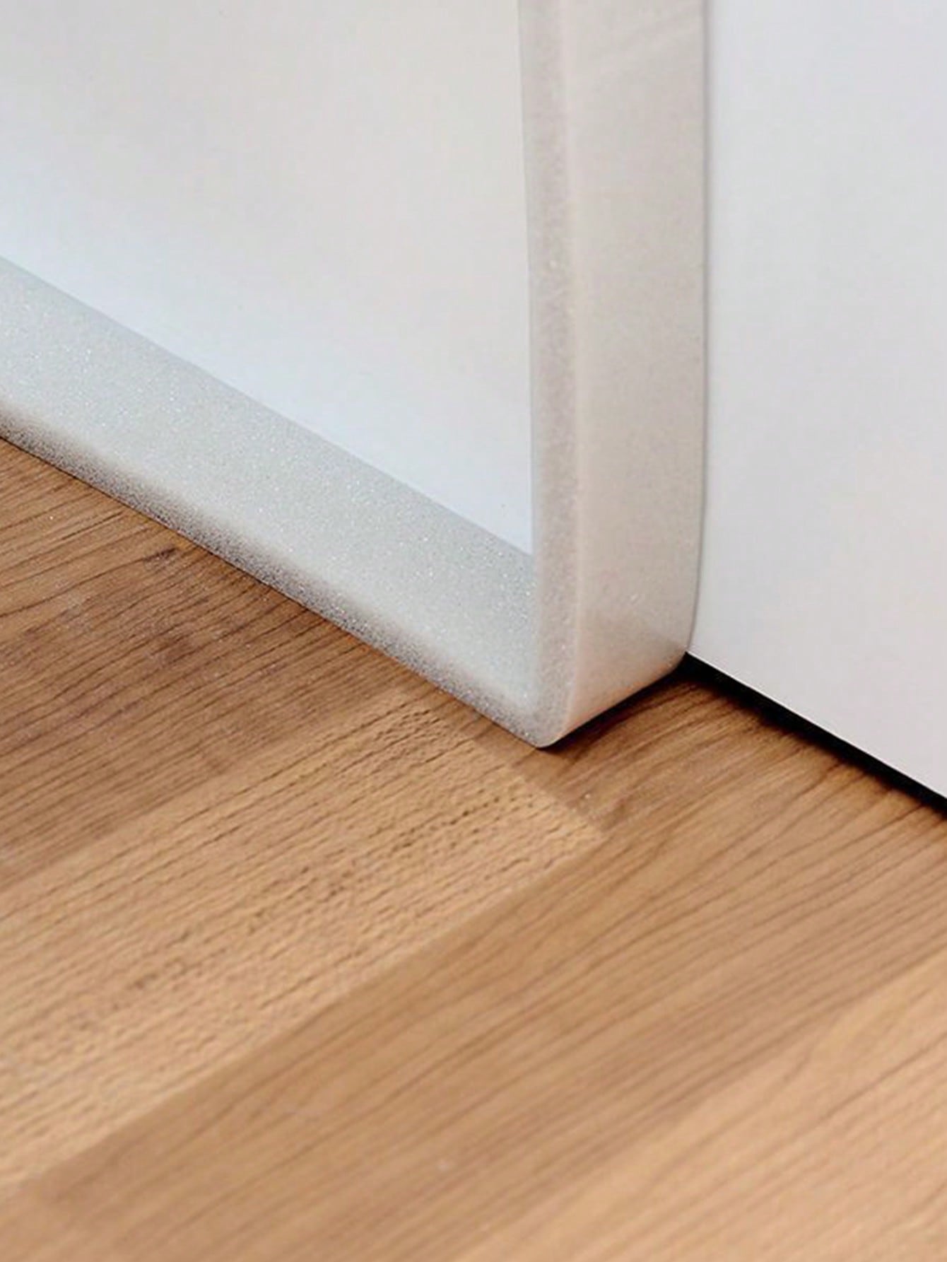 شريط ختم ذاتي اللصق العازل للرياح للأبواب والنوافذ