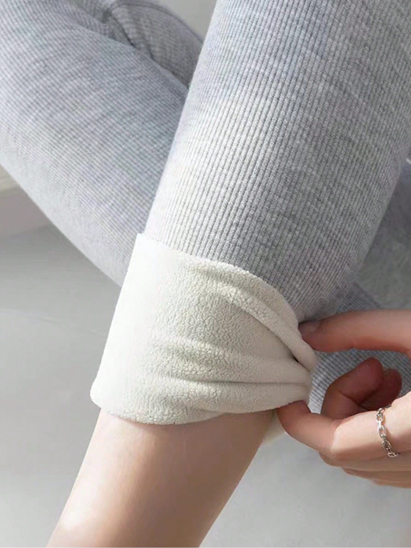 بنطلون طويل صلب بخصر عريض وبطانة بمادة الفليس لتدفئة الجسم