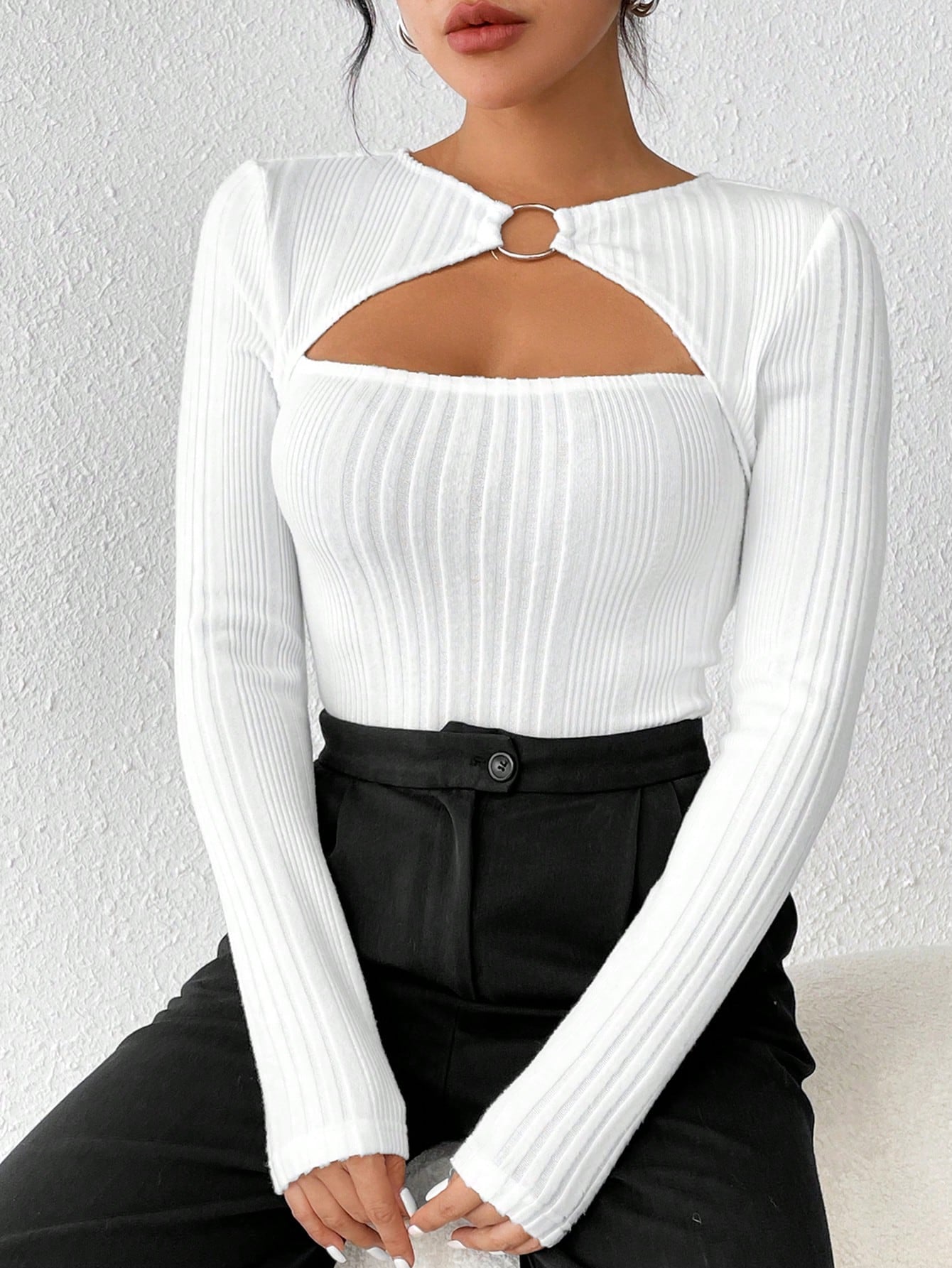 تي شيرت نسائي مجوف بلون خالص