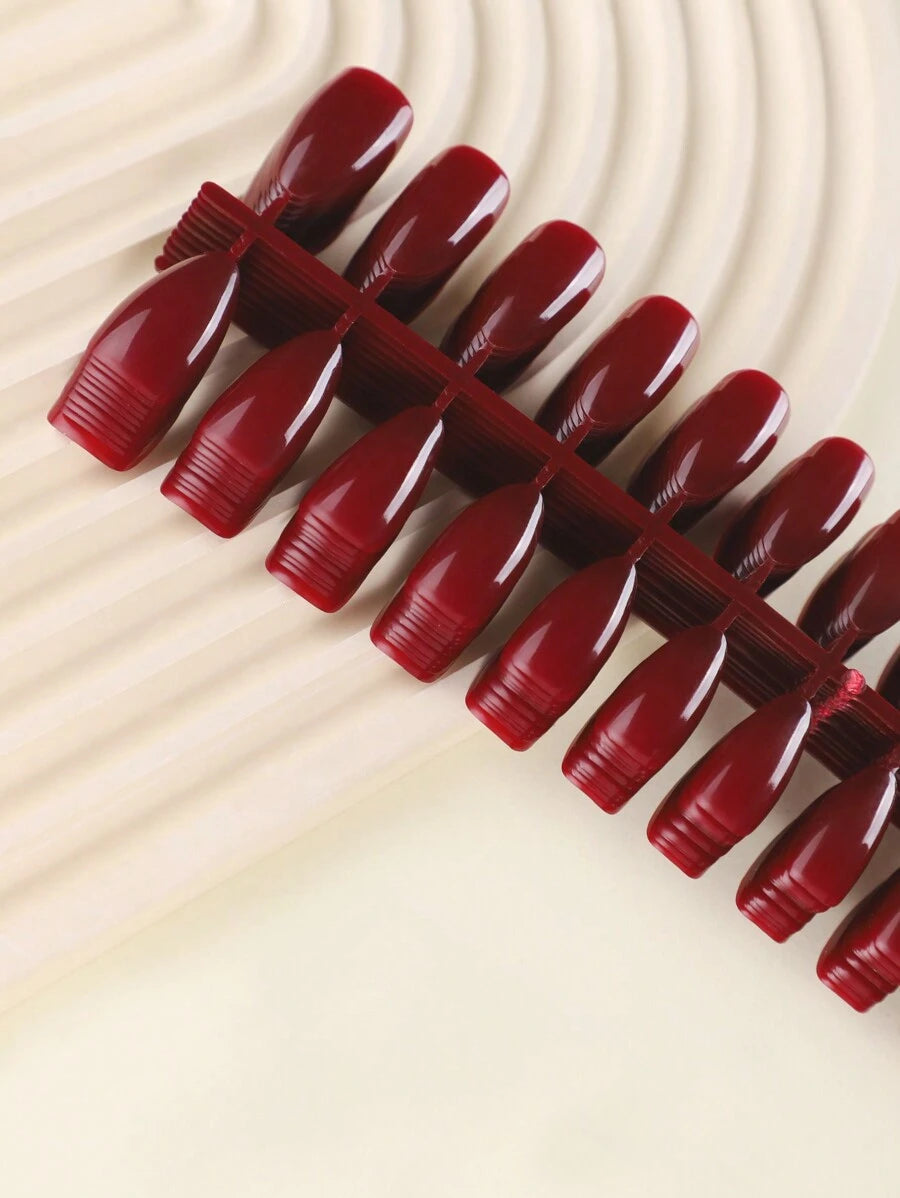 أظافر كاذبة بموحد اللون