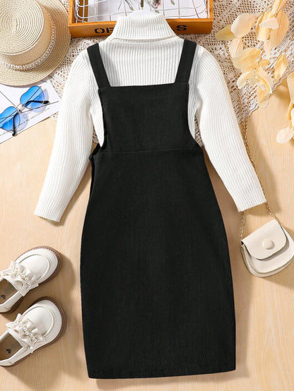 فتاة مراهقة فستان بأحمال الكتف بلون سادة، بتصميم بسيط وأنيق وخصر كلاسيكي عالي وناعم ومريح للاستخدام في الصيف