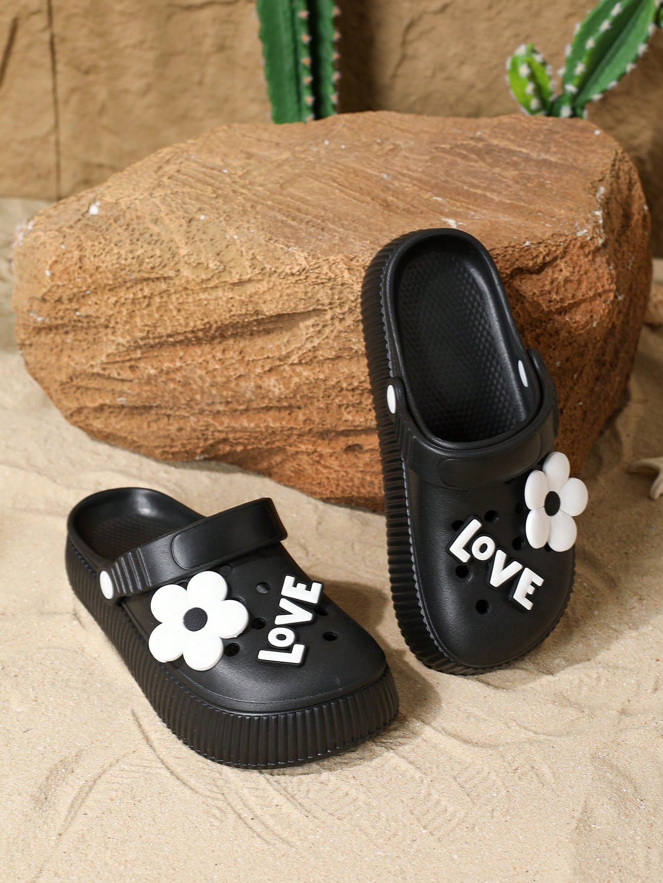 نعل شبشب نسائية بإطلالة مفتوحة على الأصابع و كعب سميك ، عصرية ، مريحة ، لا تنزلق ، مناسبة للشاطئ و الأنشطة الخارجية ، مصنوعة من إيفا