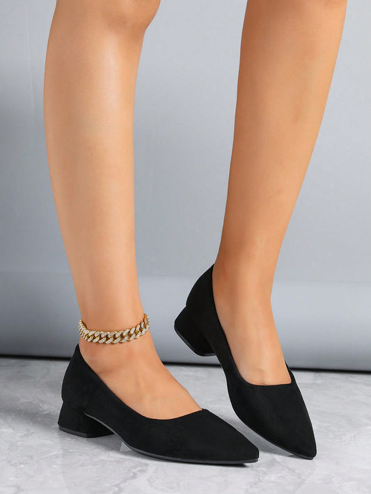 حذاء نسائي مسطح من المخمل الصناعي بتصميم بسيط