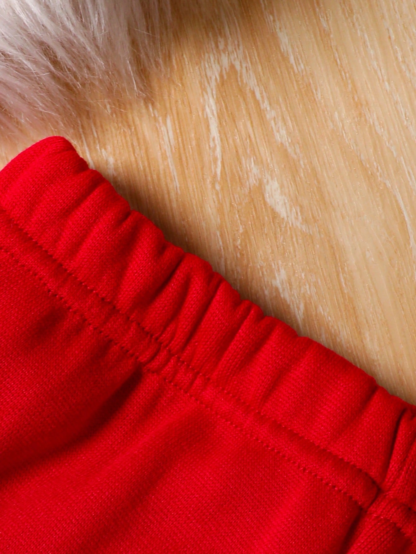 سترة بقلنسوة وبنطلون رياضي بغطاء رأس للفتيات مكون من قطعتين مع طباعة القلوب والحروف.