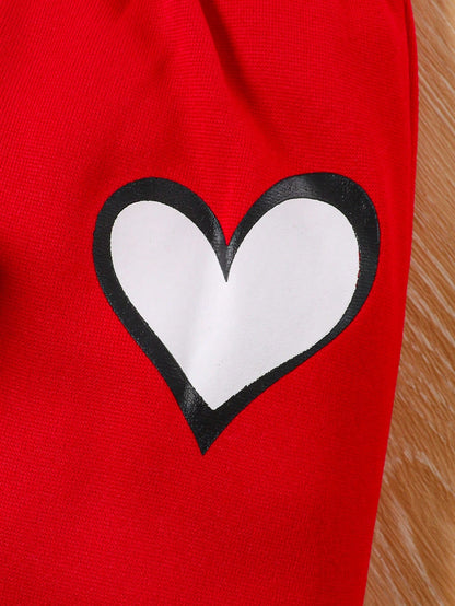 سترة بقلنسوة وبنطلون رياضي بغطاء رأس للفتيات مكون من قطعتين مع طباعة القلوب والحروف.