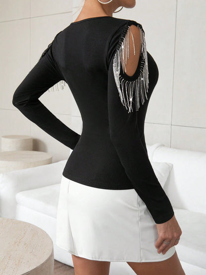 قميص نسائي بأكتاف مكشوفة يحتوي على تزيين بالراينستون والجراب