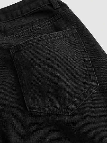 بنطال جينز بتفاصيل حافة مهترئة وقصة ساق واسعة