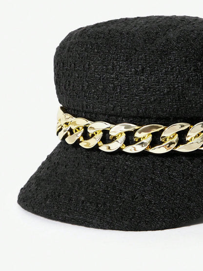 قبعة سوداء نسائية