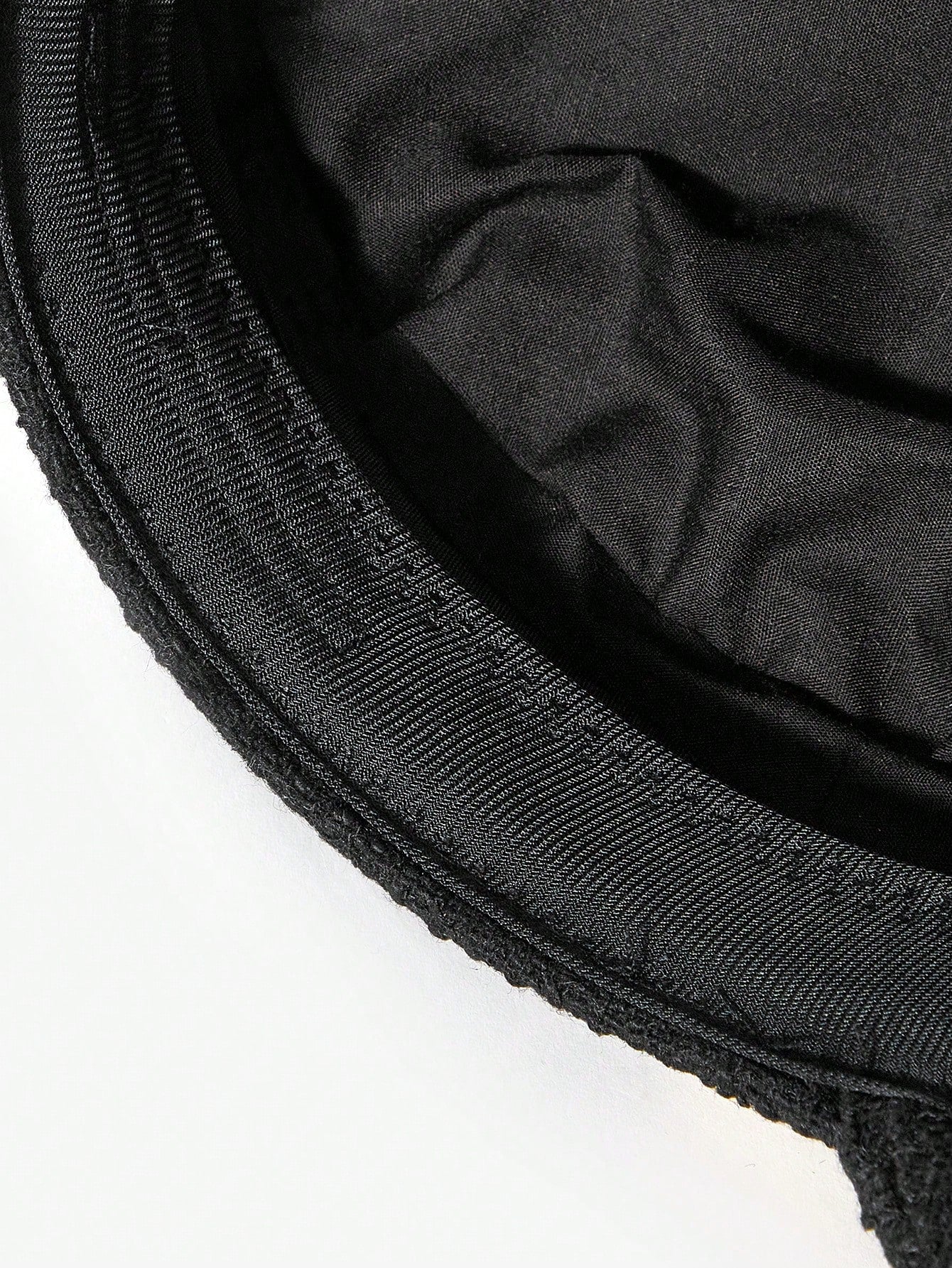 قبعة سوداء نسائية