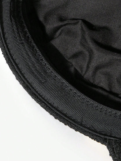 قبعة سوداء نسائية