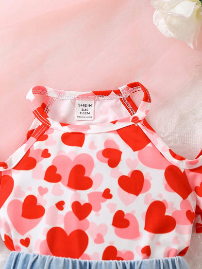 طقم قطعتين للفتيات الرضع: بلوزة موشحة برقبة دائرية بشكل قلب وحمالة كتف حرة وتنورة جينز فاتحة لربيع وصيف