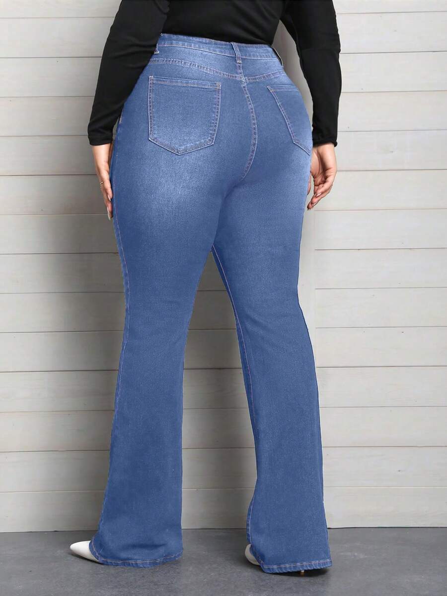 جينز واسع وقابل للتمدد للنساء مقاس كبير