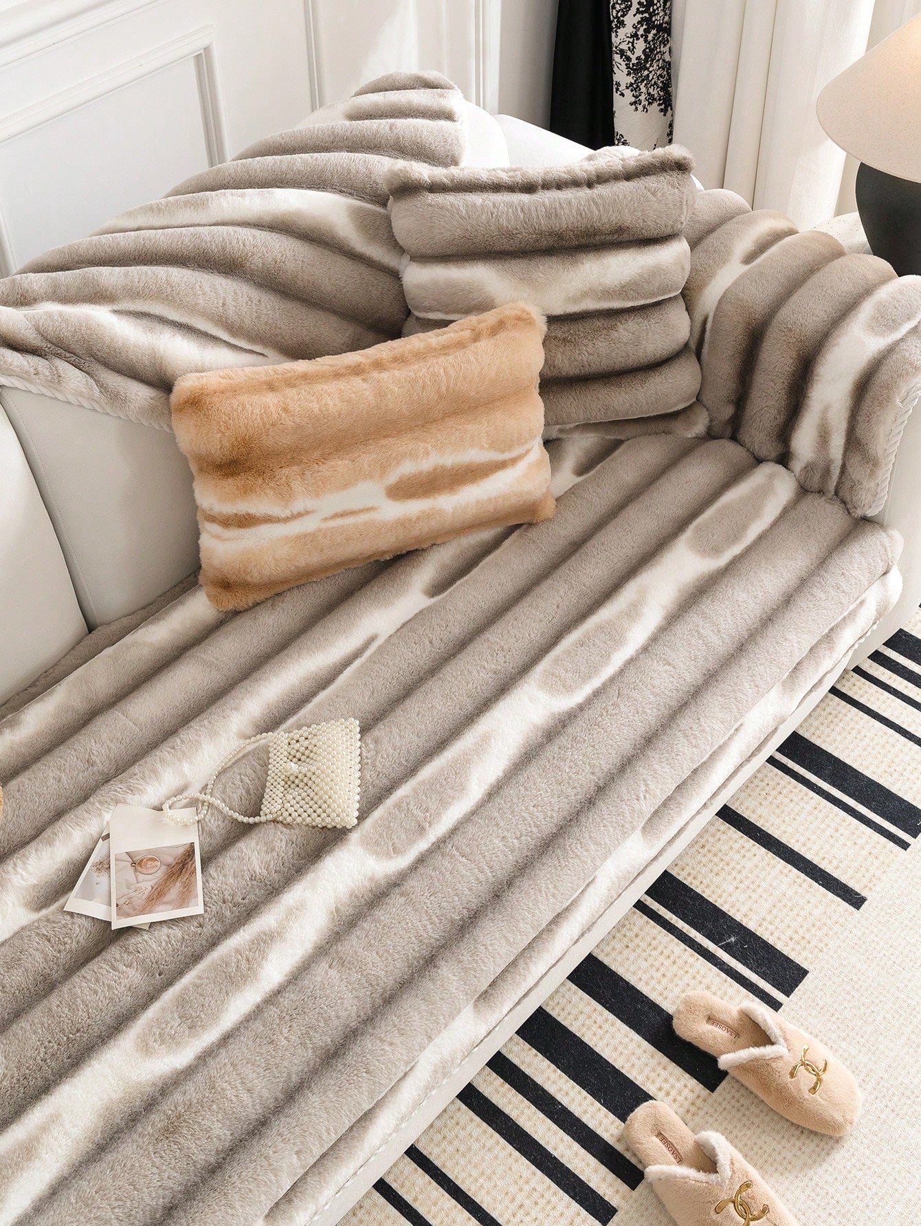 قطعة واحدة من غطاء الأريكة