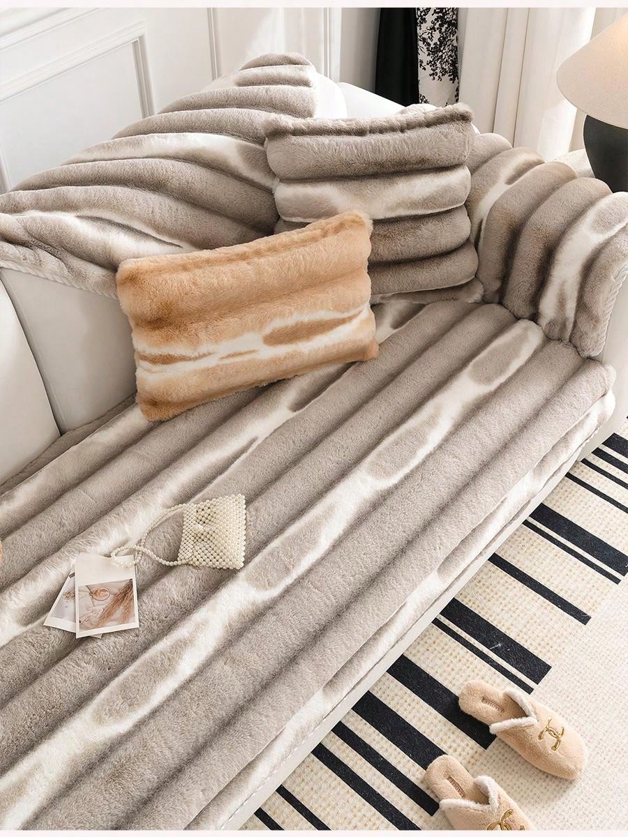 قطعة واحدة من غطاء الأريكة