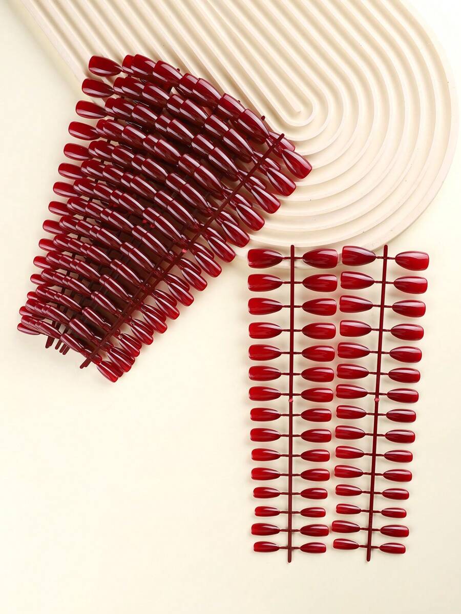 أظافر كاذبة بموحد اللون