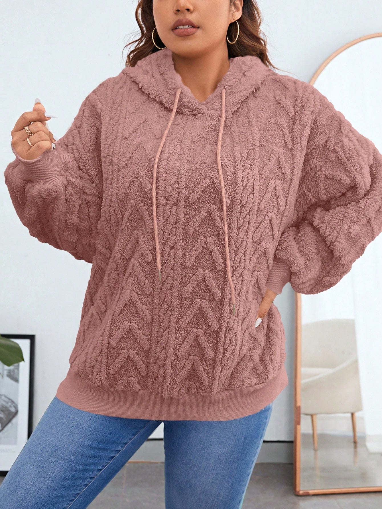 سويت شيرت من الصوف بغطاء للرأس بلون سادة ومقاس كبير