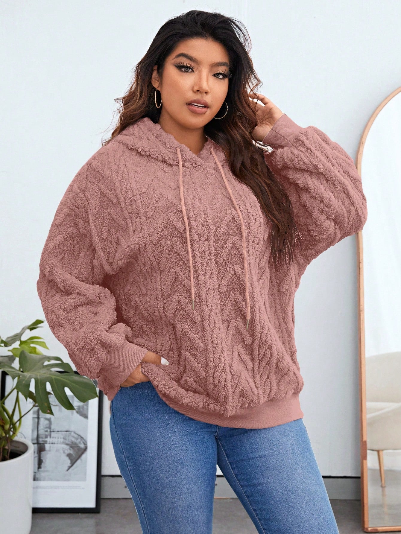 سويت شيرت من الصوف بغطاء للرأس بلون سادة ومقاس كبير