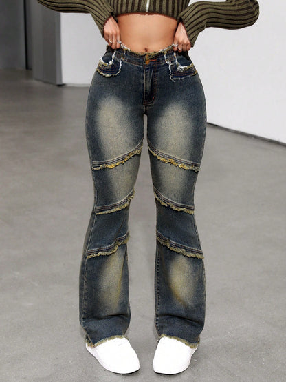 بنطلون جينز موسع للساقين بطرف ممزق مغسول بالماء