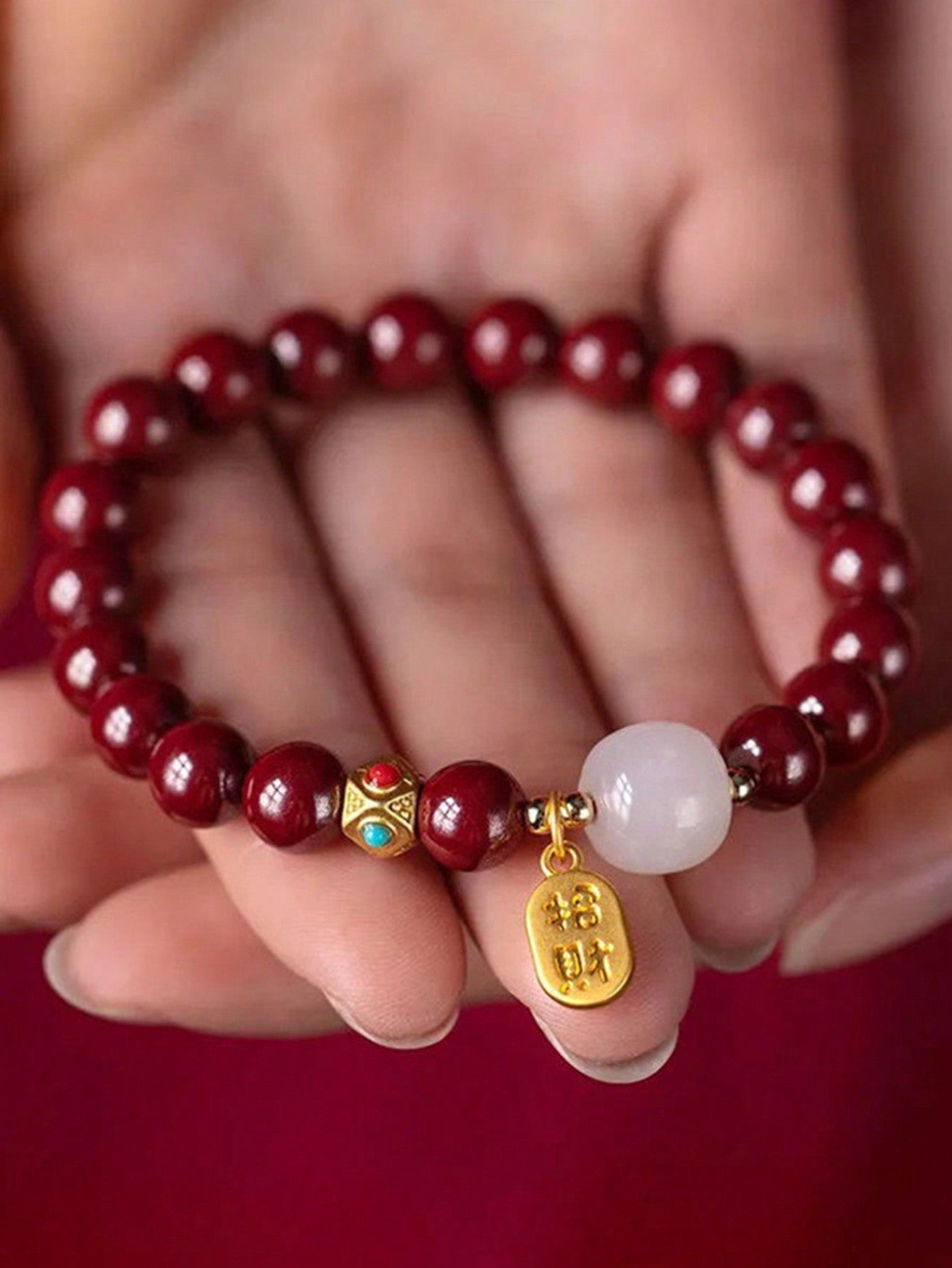 سوار الخرز مع معلق تقليدي أحمر بنمط صيني 'na Fu' قطعة واحدة ، هدية محظوظة للزوجين في المهرجان