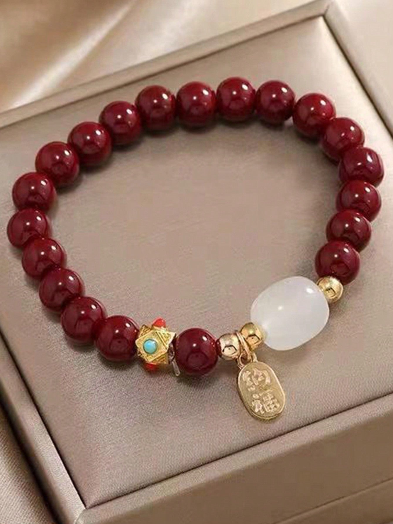 سوار الخرز مع معلق تقليدي أحمر بنمط صيني 'na Fu' قطعة واحدة ، هدية محظوظة للزوجين في المهرجان