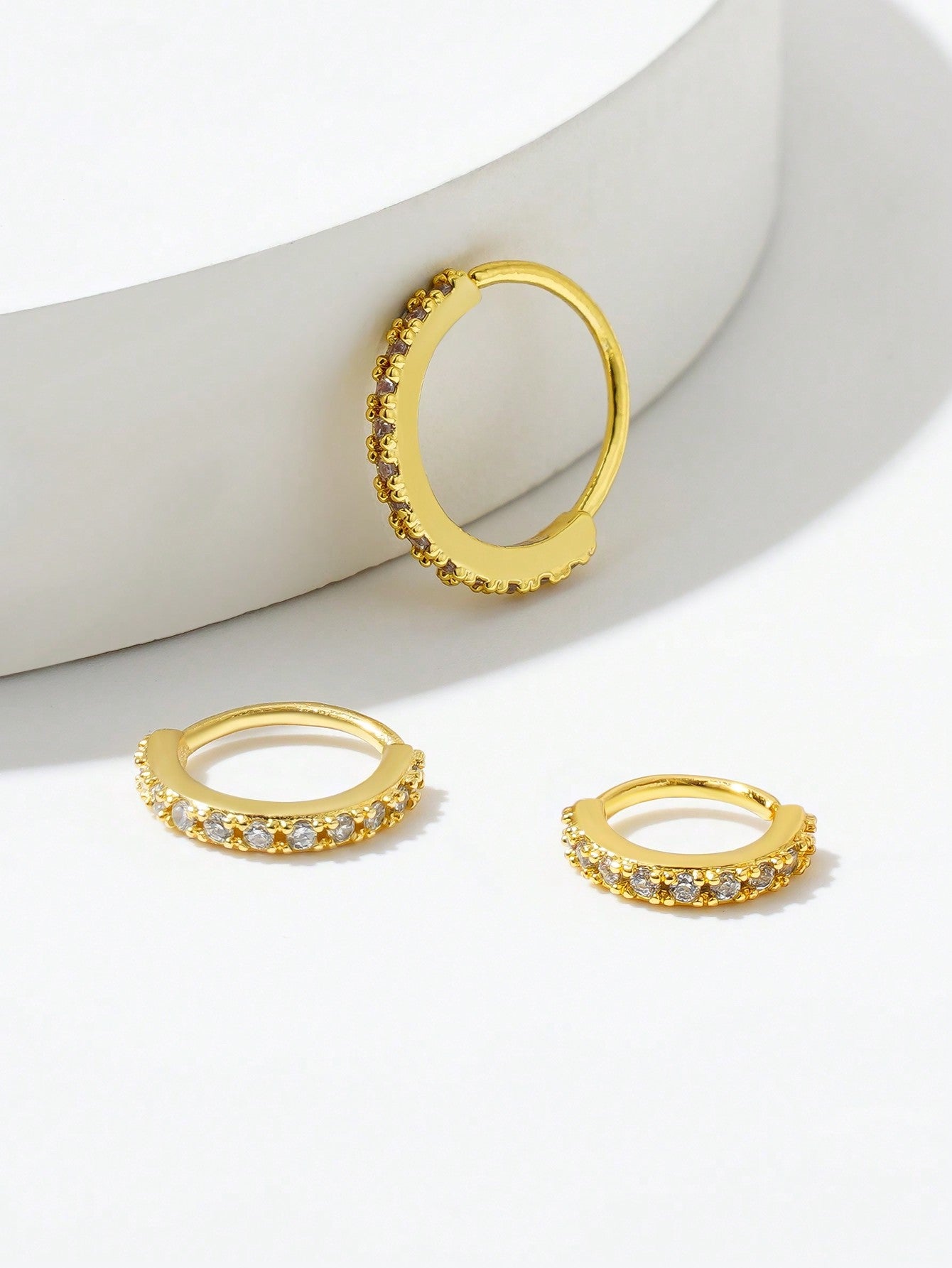 حلق الأنف الزهري المربع الزخرفي المذهب