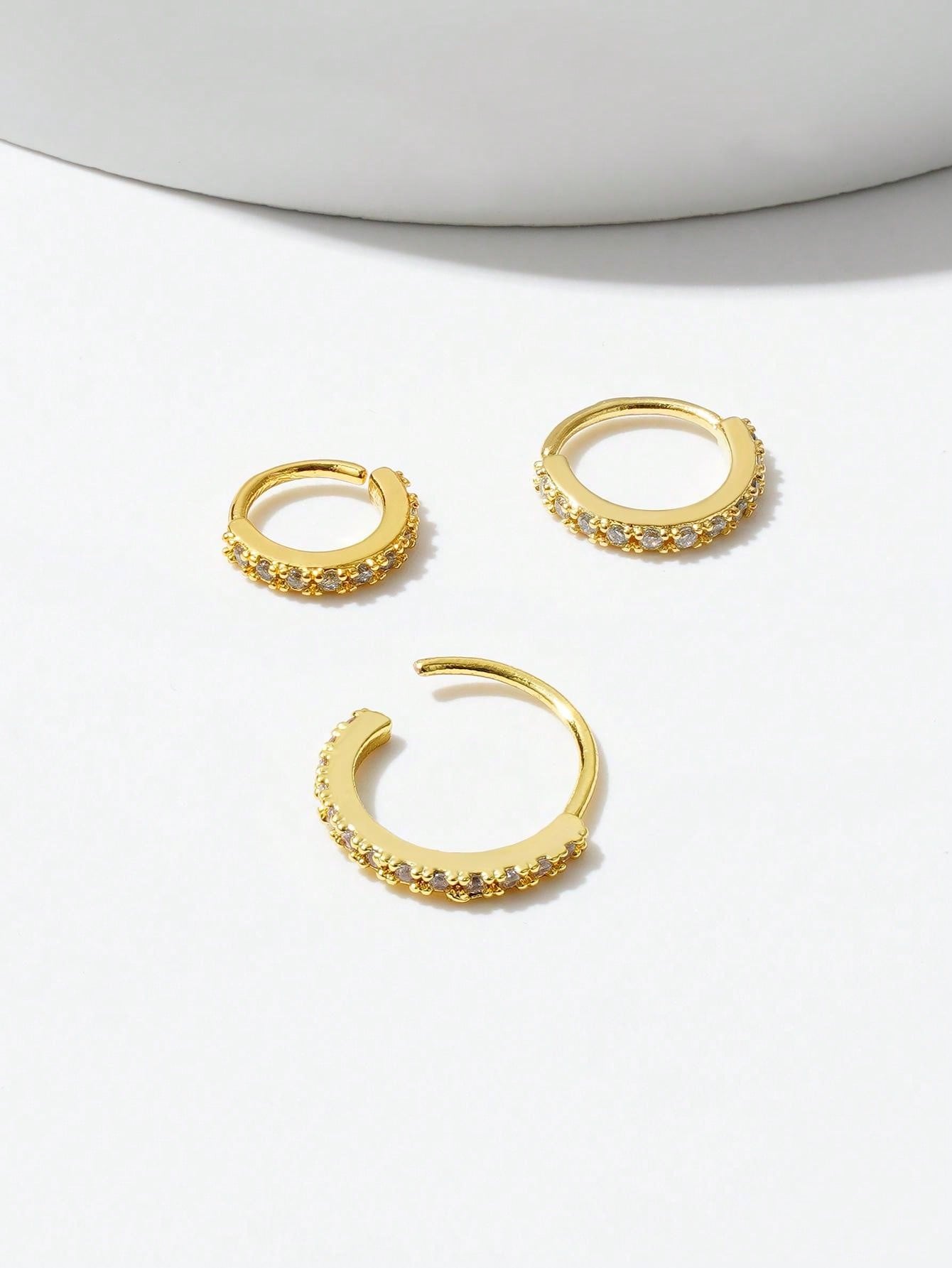 حلق الأنف الزهري المربع الزخرفي المذهب