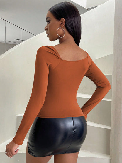 ملابس علوية نسائية