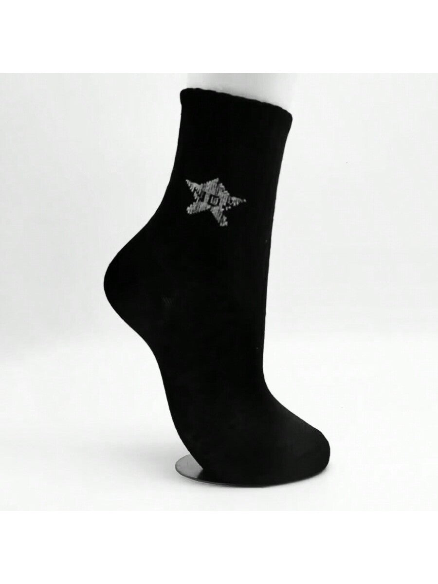 طقم 5 أزواج من الجوارب النسائية المخططة باللونين الأبيض والأسود نمط بسيط مطرز الخماسي جوارب رياضية نسائية