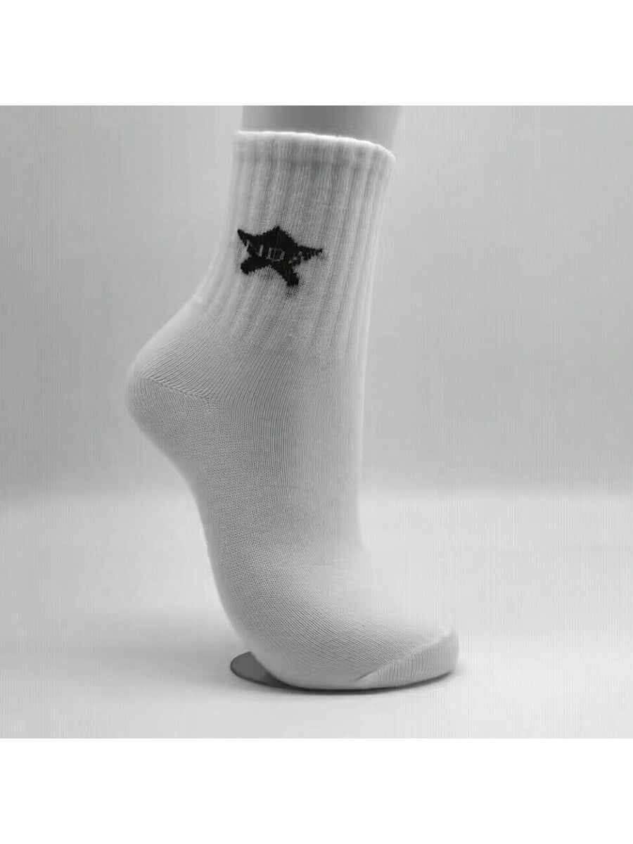 طقم 5 أزواج من الجوارب النسائية المخططة باللونين الأبيض والأسود نمط بسيط مطرز الخماسي جوارب رياضية نسائية