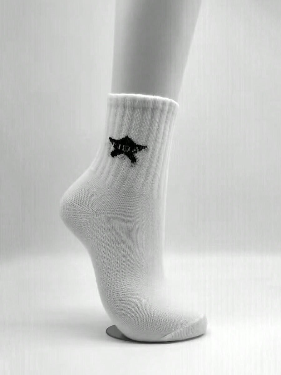 طقم 5 أزواج من الجوارب النسائية المخططة باللونين الأبيض والأسود نمط بسيط مطرز الخماسي جوارب رياضية نسائية