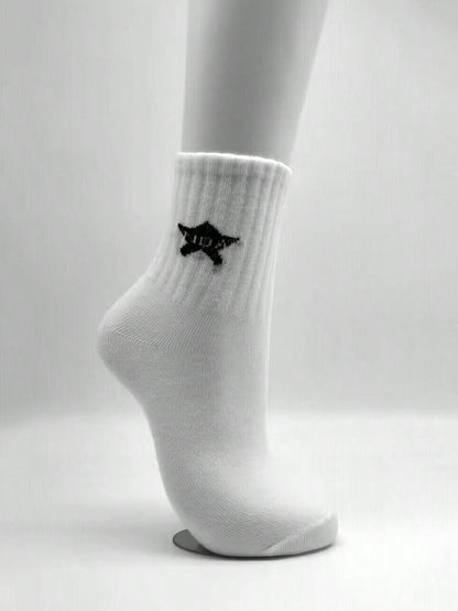 طقم 5 أزواج من الجوارب النسائية المخططة باللونين الأبيض والأسود نمط بسيط مطرز الخماسي جوارب رياضية نسائية