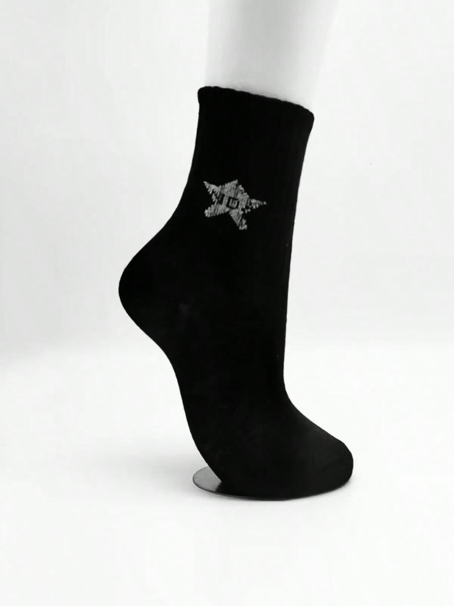 طقم 5 أزواج من الجوارب النسائية المخططة باللونين الأبيض والأسود نمط بسيط مطرز الخماسي جوارب رياضية نسائية