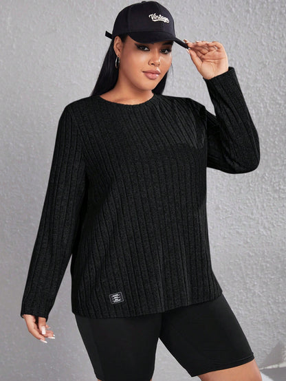 تيشرت نسائي مقاسات كبيرة أحادي اللون من ذات رقبة دائرية مع نسيج، لمناسبة