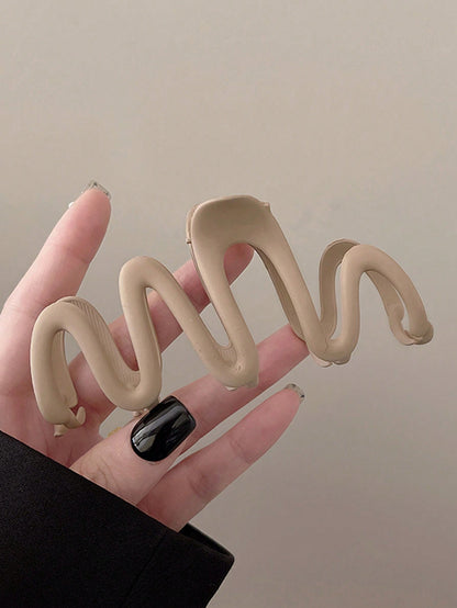 كليب شعر كبير شكل موجة للنساء بلاستيكي خفيف الوزن، أنيق ورشيق باللونين الأسود والبني، موضة متعددة الاستخدامات