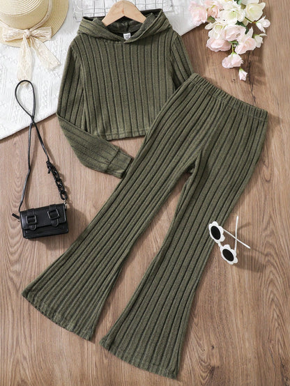 طقم بنطلون واسع وقميص وقبعة مرنة للبنات المراهقات