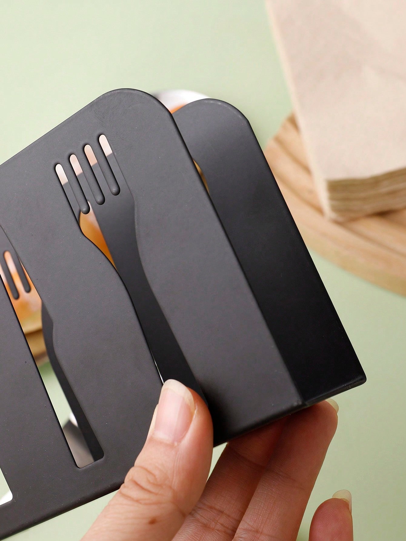 حامل ورق المنديل الفارغ شكل أدوات المائدة المصنوع من لوحة حديدية سوداء وغطاء صندوق الأنسجة