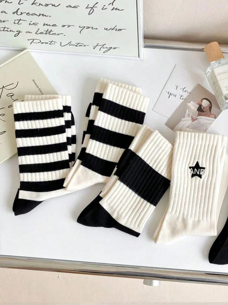 طقم 5 أزواج من الجوارب النسائية المخططة باللونين الأبيض والأسود نمط بسيط مطرز الخماسي جوارب رياضية نسائية