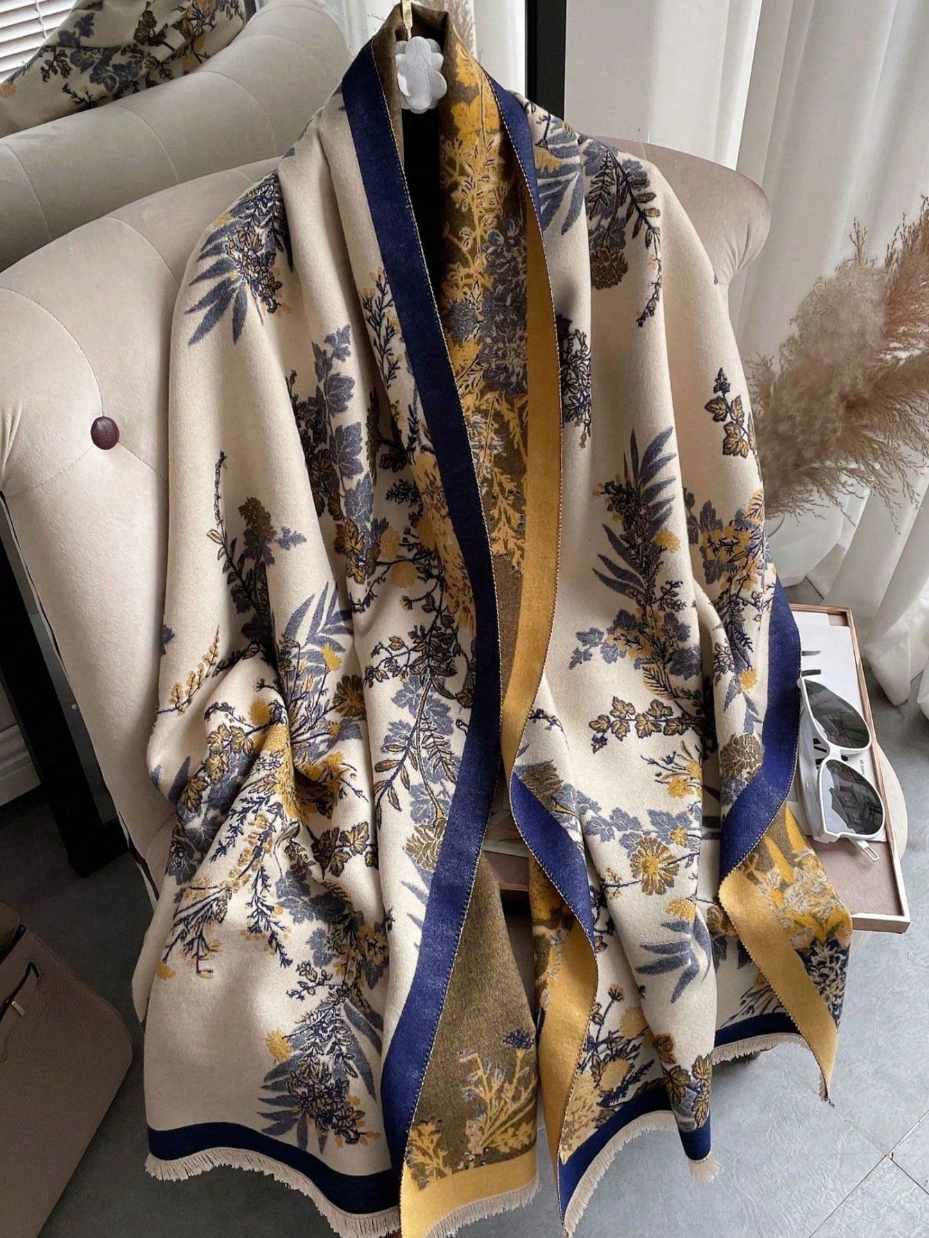 أوشحة نسائية