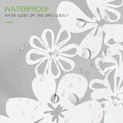 بطانة ستارة حمام بلاستيكية Peva بزهر أبيض للحمام بملحقات الحمام والغرفة. ومضادة للماء مع خطافات بلاستيكية وحلقات معدنية. دائمة ومتينة.