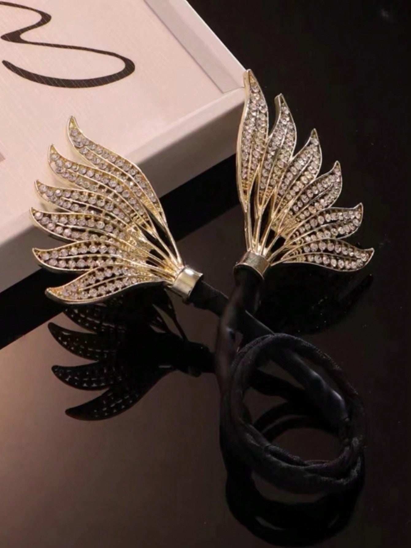 مشبك تسريحة شعر بأشكال الجناح مع تاج من الراينستون قطعة واحدة