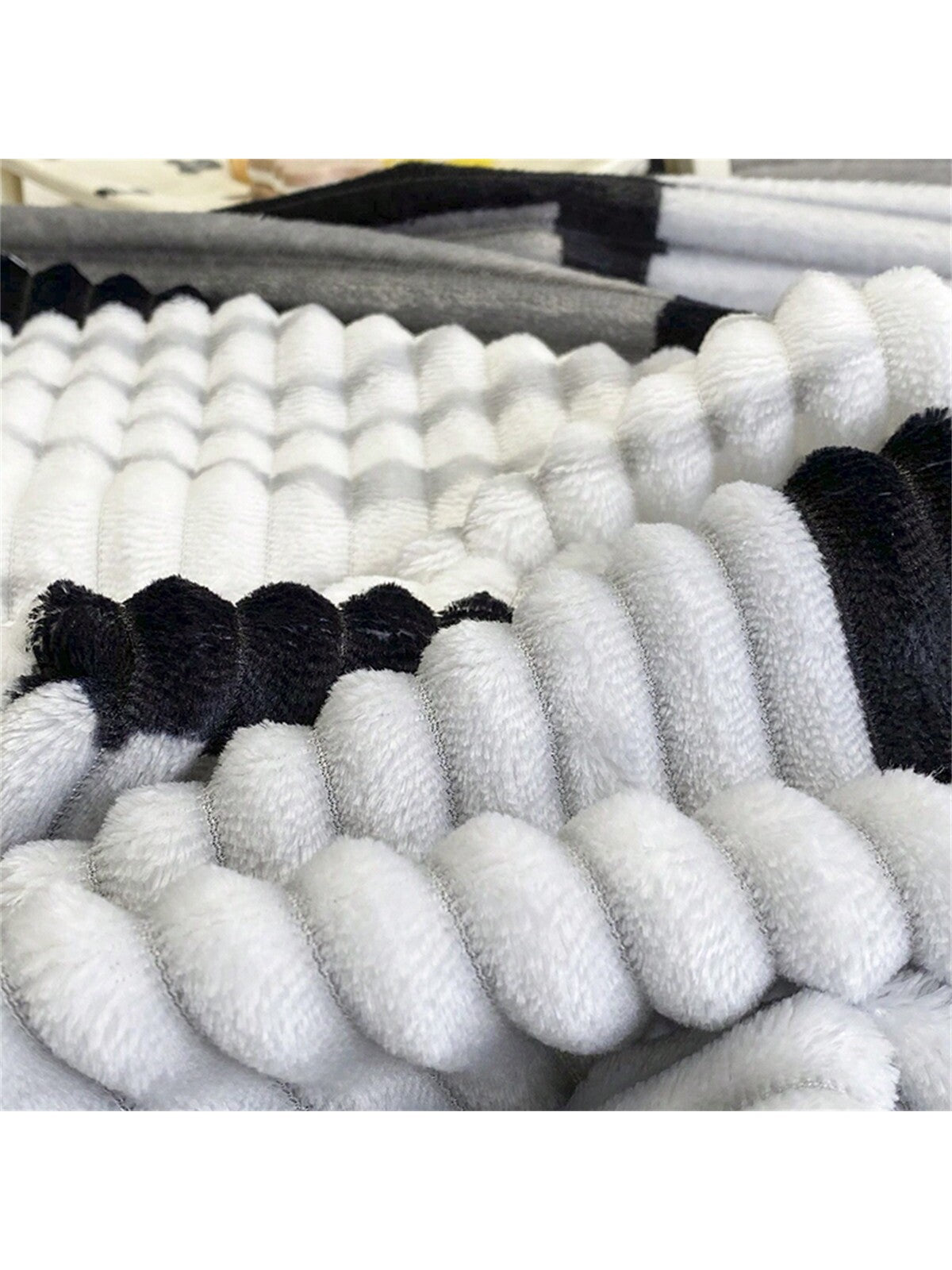 بطانيات السرير وبطانيات المناشف