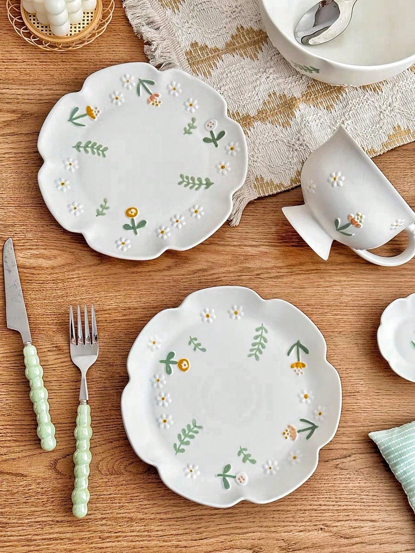 قطعة واحدة من طبق السيراميك