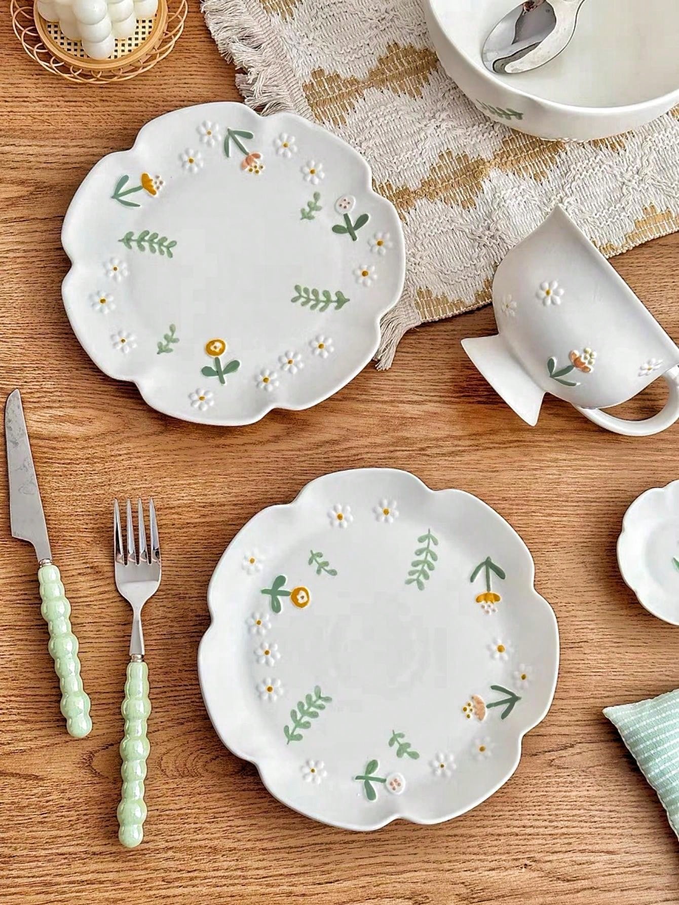 قطعة واحدة من طبق السيراميك